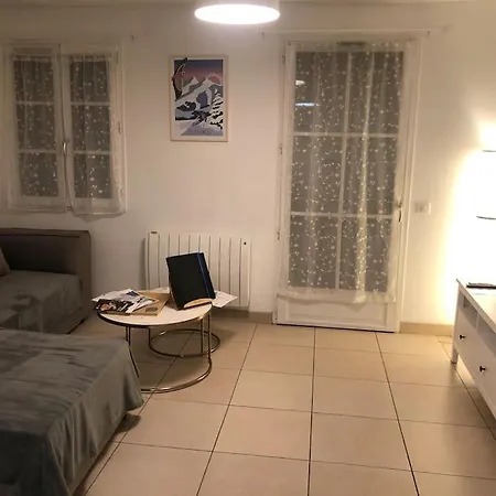 Avec Deux Chambres. ארגלס-גזוסט